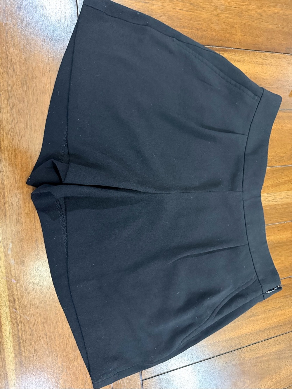 LOFT Black Flowy Pleated Dressy Trouser Shorts Size 4 - Excellent Condition